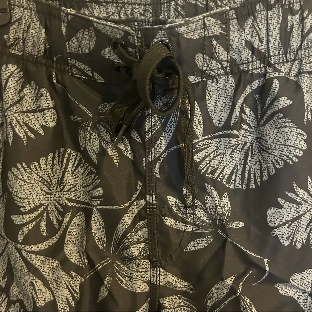 NWT OP Mens Shorts Island Basic Swim Trunks Black Gray Mesh Lining Small - Picture 2 of 5